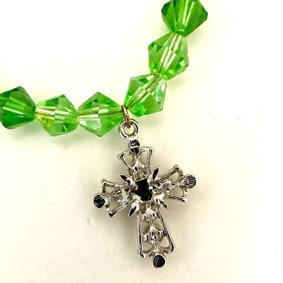 Green beaded rhinestone cross necklace - Picture 5 of 11